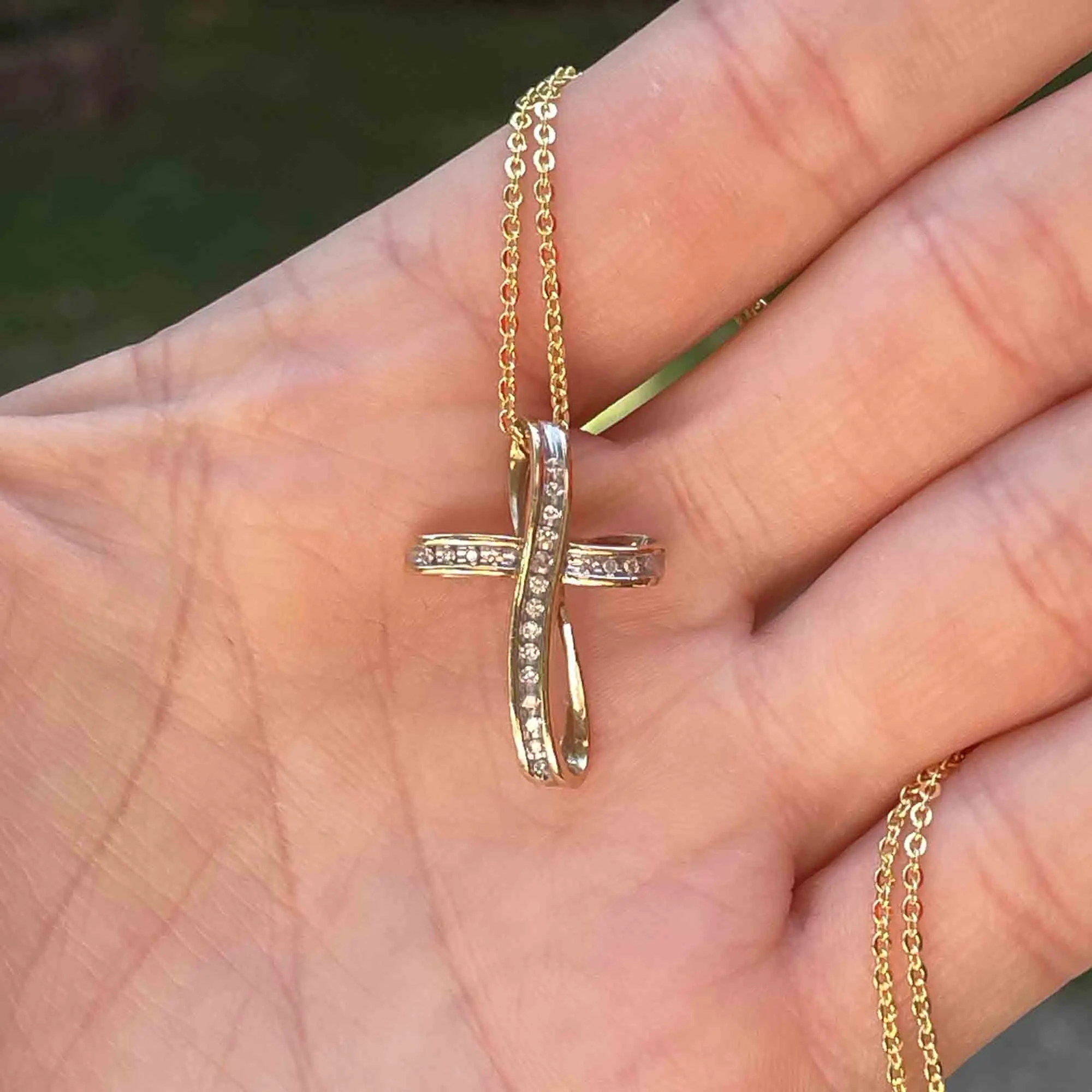 10K Gold Diamond Cross Pendant Necklace