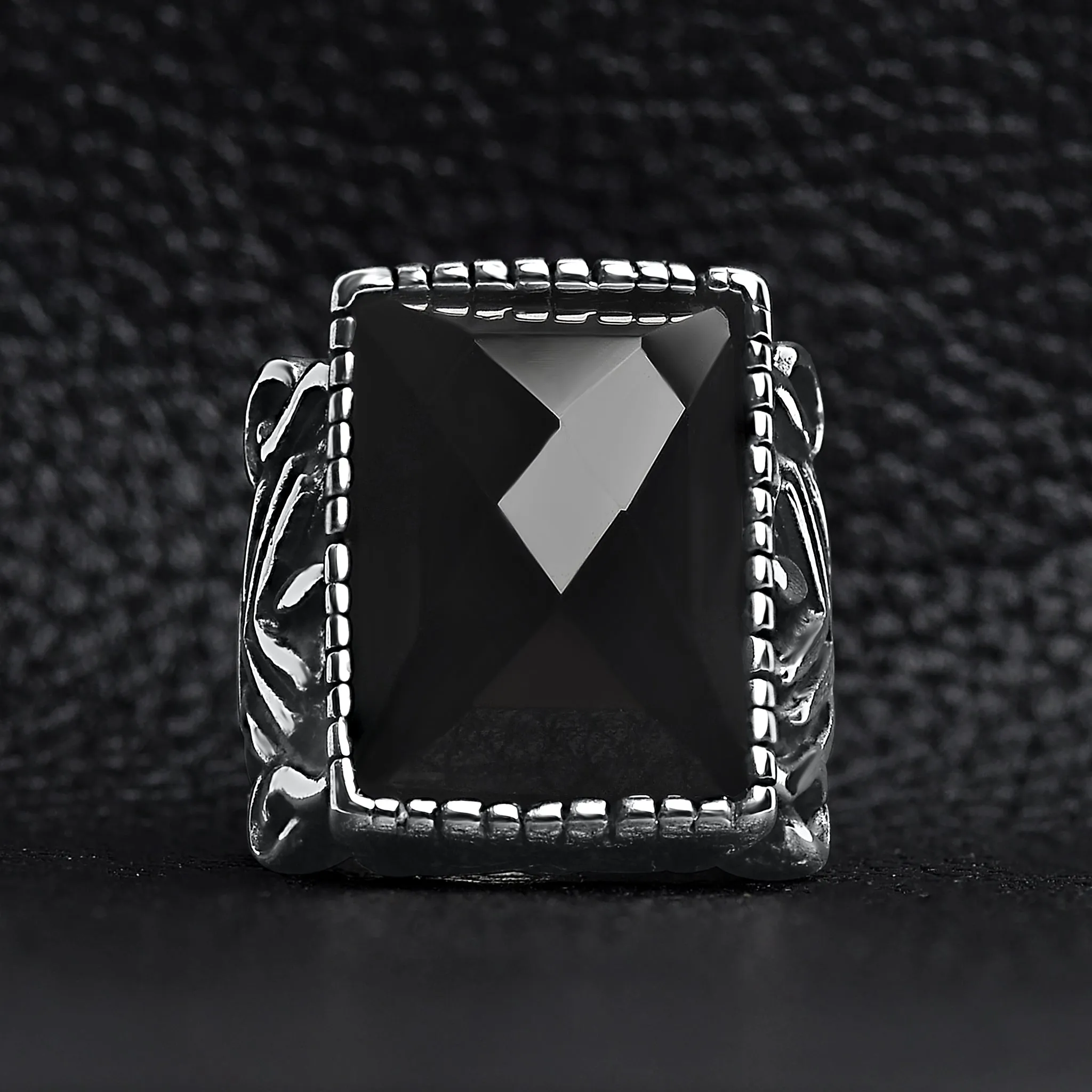 Detailed Center Black Stone Stainless Steel Ring / SCR4019