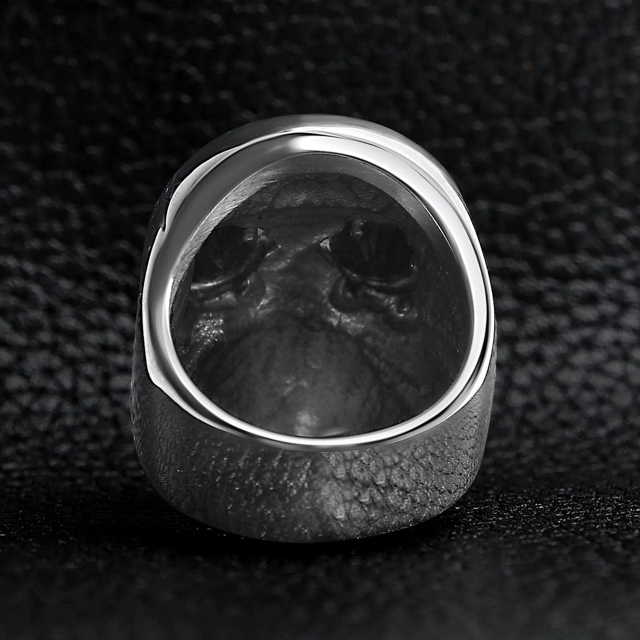 Detailed Cracked Skull with CZ Eyes Stainless Steel Ring / SCR4033