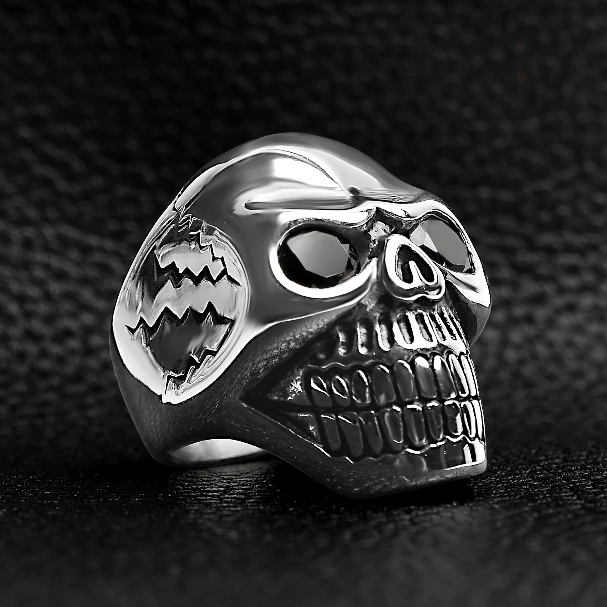 Detailed Cracked Skull with CZ Eyes Stainless Steel Ring / SCR4033