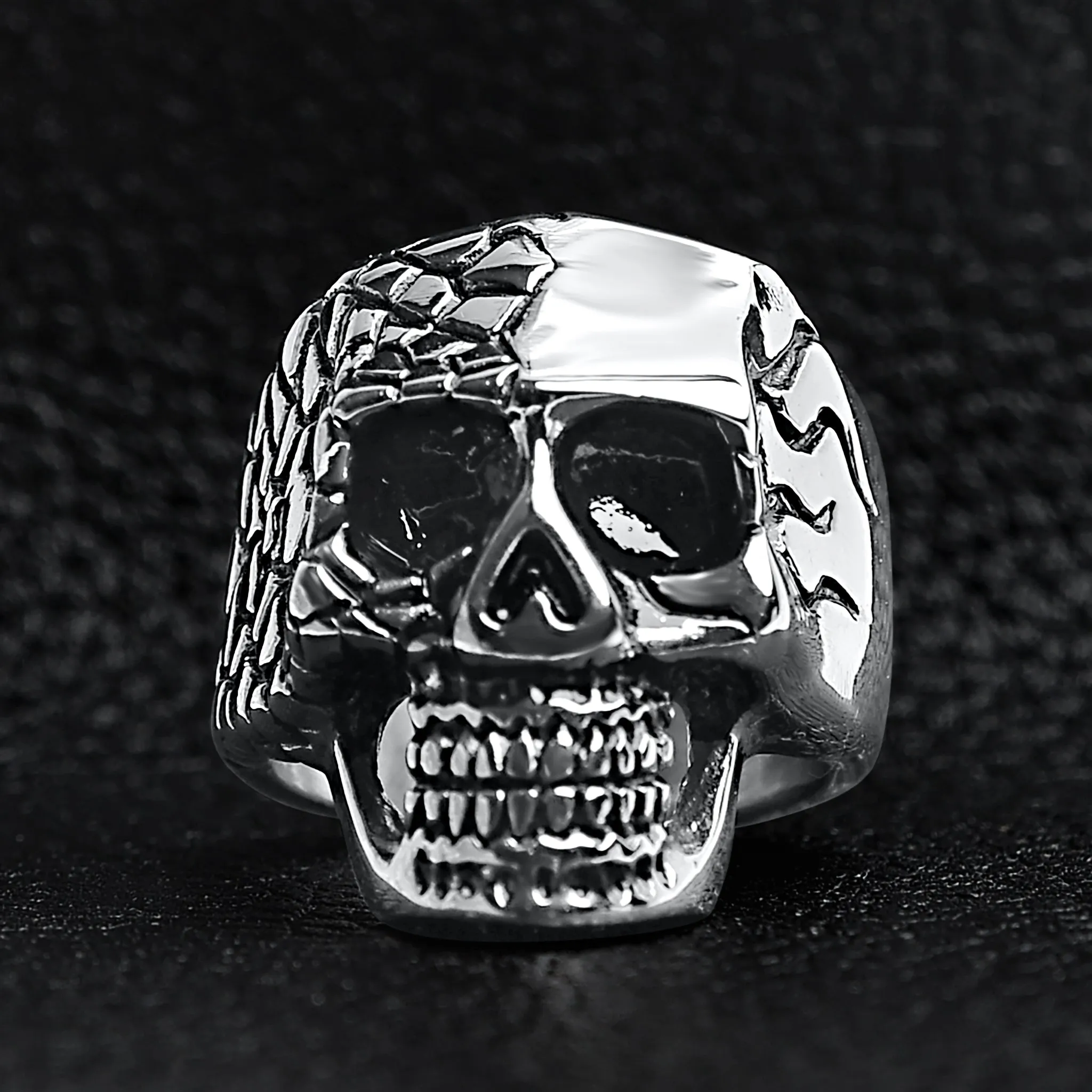 Detailed Cracking Skull Stainless Steel Ring / SCR4081