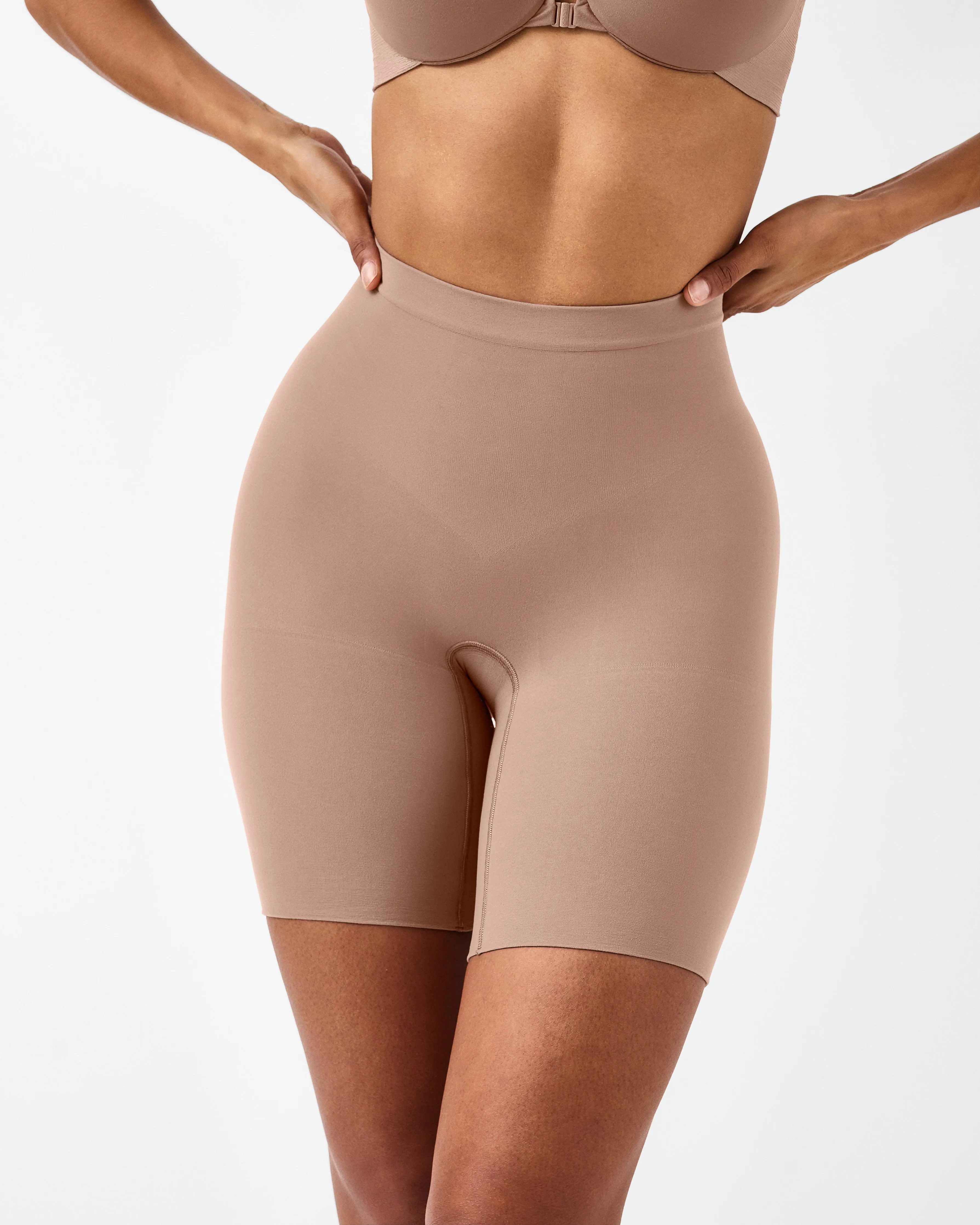 SPANXsculpt Seamless Power Mid-Thigh Short