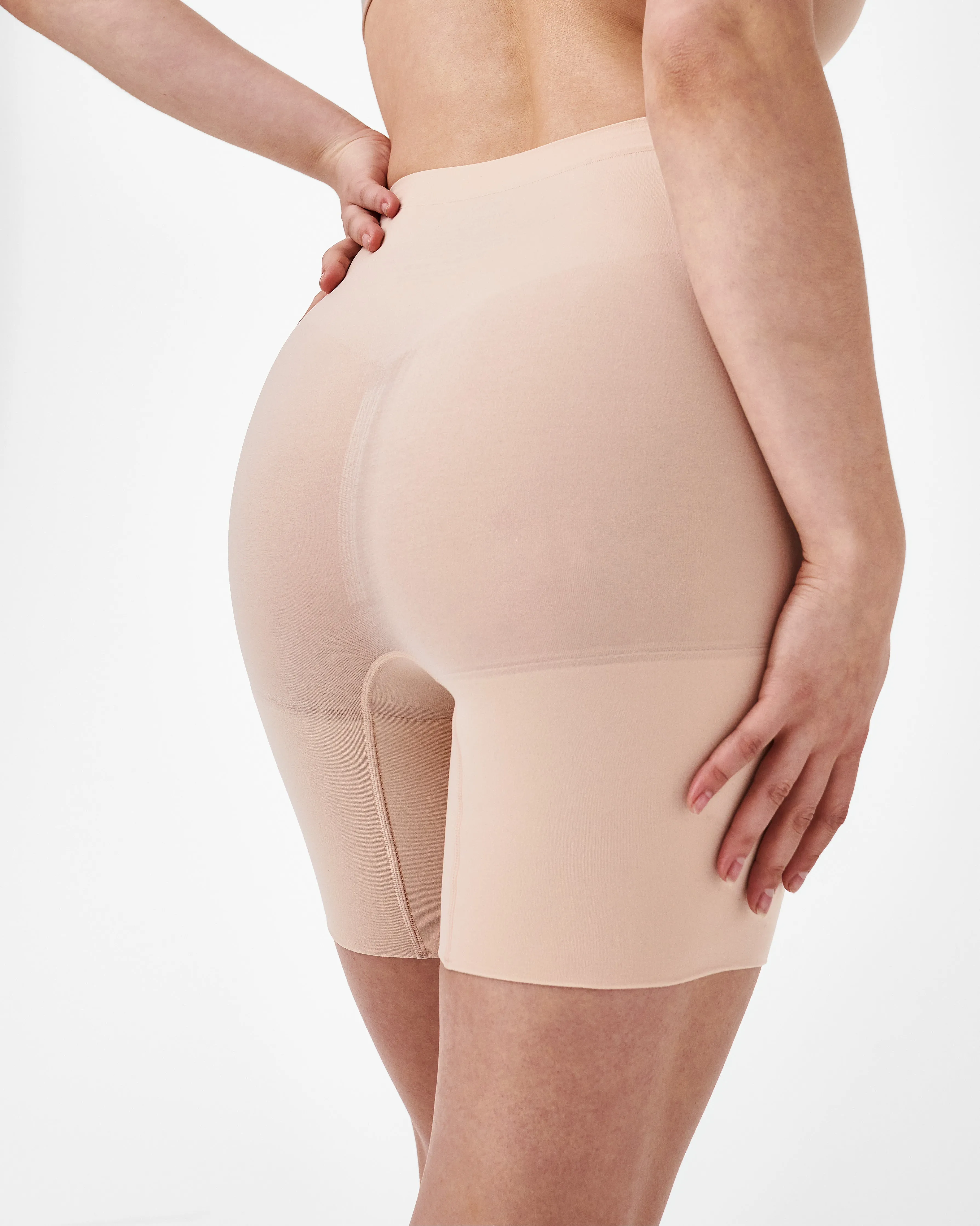 SPANXsculpt Seamless Power Mid-Thigh Short