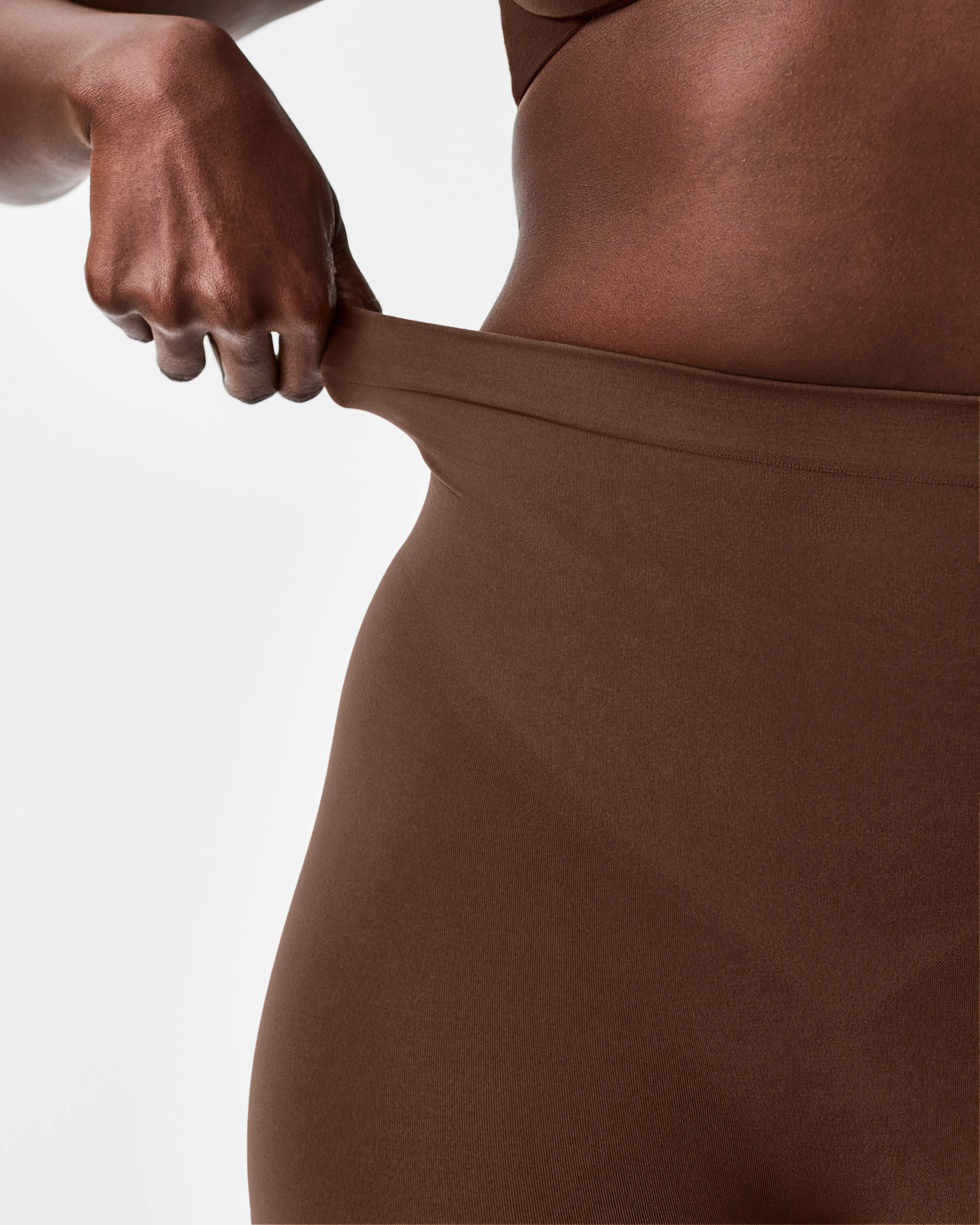 SPANXsculpt Seamless Power Mid-Thigh Short