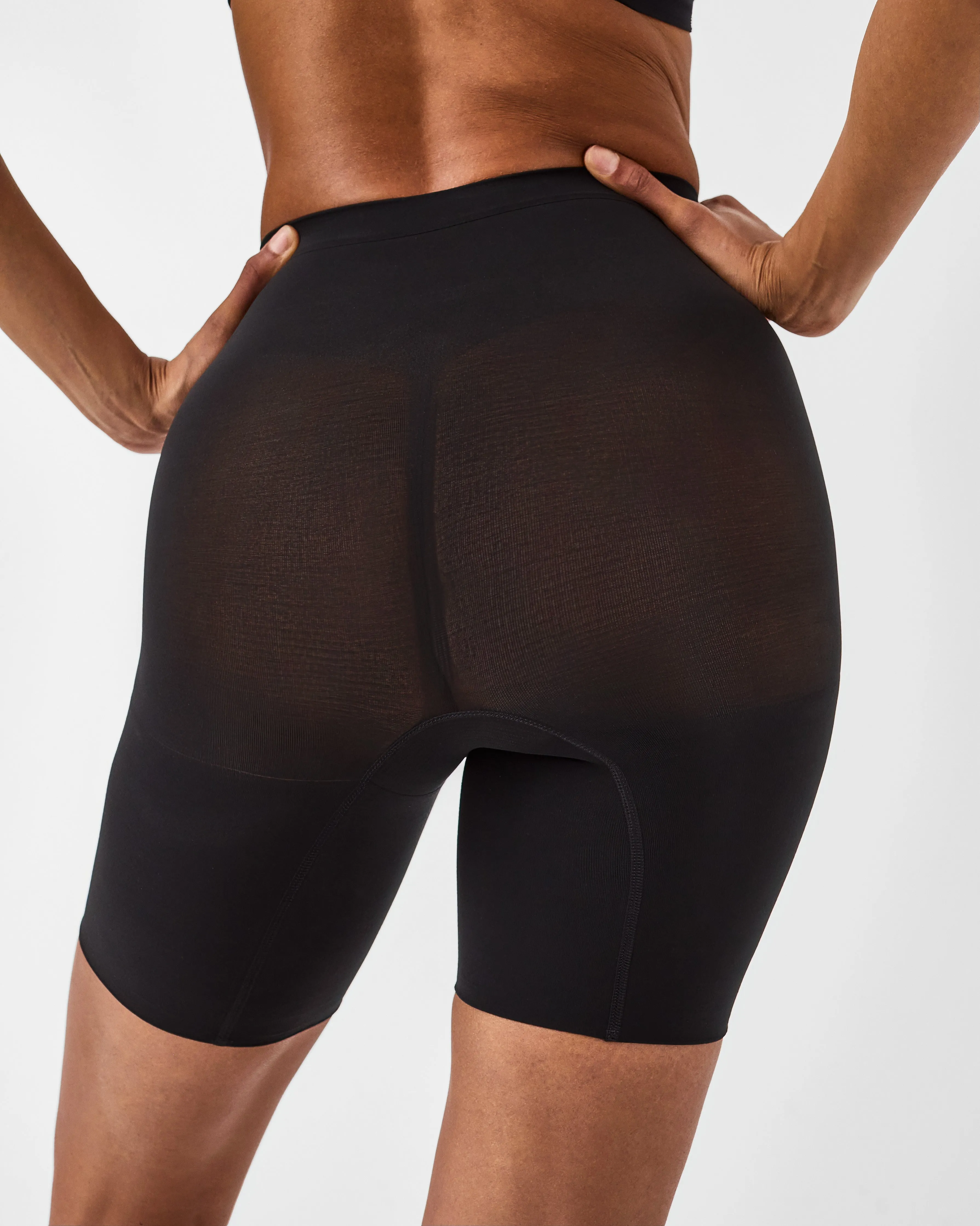 SPANXsculpt Seamless Power Mid-Thigh Short